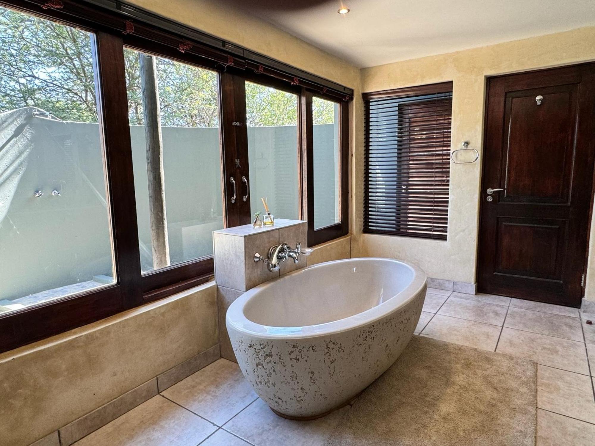 Pangolin Game Lodge - Self Catering, Incl 2 Game Drives Per Day Matlhagame ภายนอก รูปภาพ