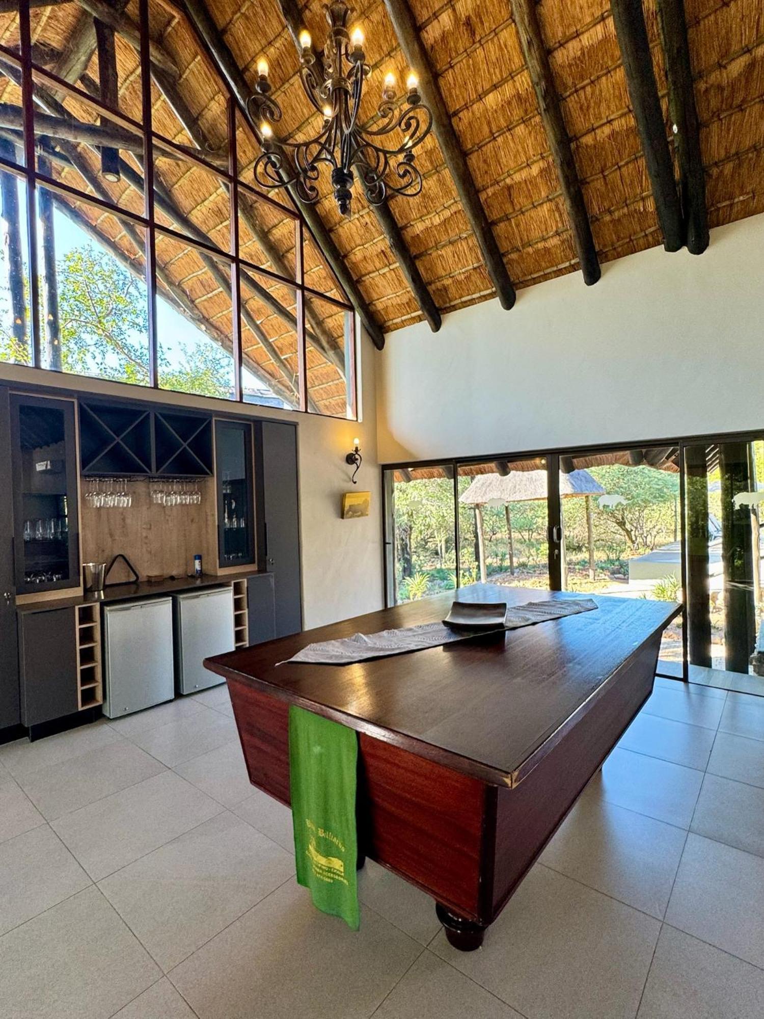 Pangolin Game Lodge - Self Catering, Incl 2 Game Drives Per Day Matlhagame ภายนอก รูปภาพ
